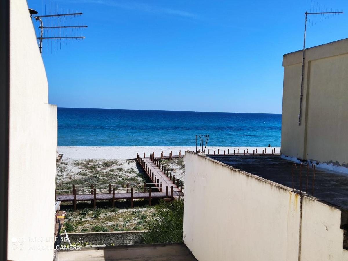 Corona'S Apartment- Fronte Spiaggia La Caletta Extérieur photo
